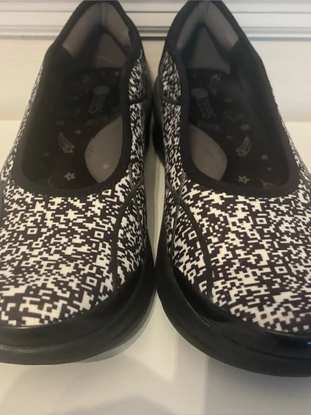 Bzees Shoes women’s sneakers slip ons size 9